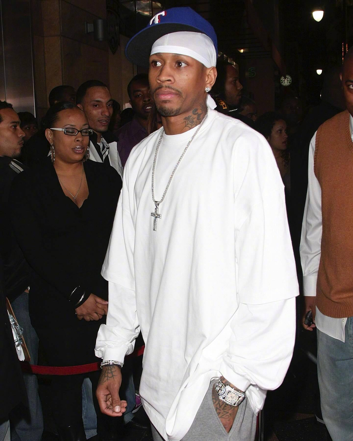 湖人浓眉哥篮下统治锁定胜利（浓眉内线碾压助湖人锁定胜局）