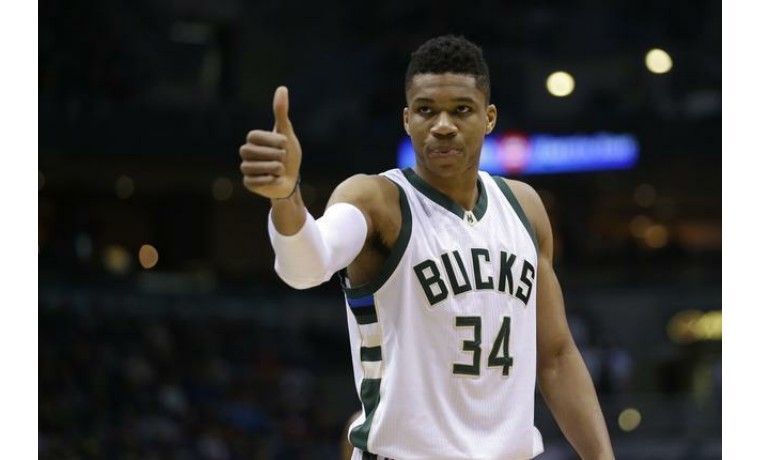 意媒：梅努是那不勒斯中场引援首选，备选方案包括弗拉泰西（意媒：那不勒斯锁定梅努为中场首选，弗拉泰西列为备选）