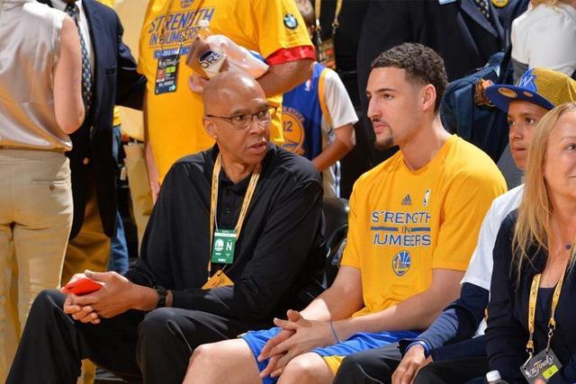 奥莱报列五大联赛有美资背景的俱乐部：共24家，英超有9家（奥莱报统计：五大联赛有美资背景俱乐部24家，英超占9家）