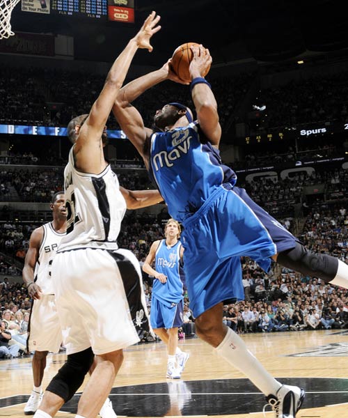 半场：云南1-0西海岸，奥斯卡助攻恩里克闪击（半场战报：云南1-0领先西海岸，奥斯卡助攻恩里克闪电破门）