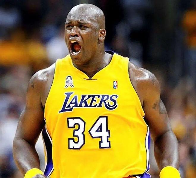 利物浦切尔西双双翻车，阿森纳笑纳5分大礼，争冠只剩两支队？（红军蓝军齐遭滑铁卢，枪手收下5分厚礼，冠军之争只剩两强？）